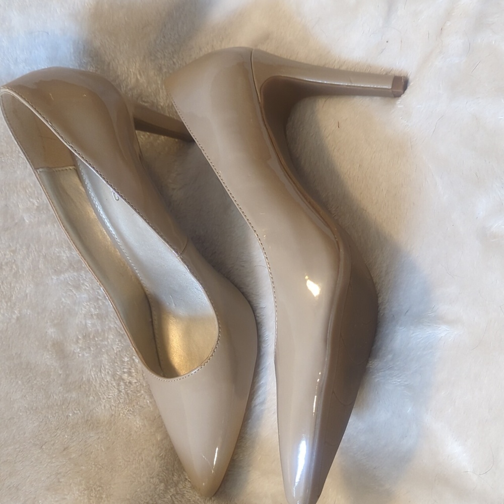 Pumps - Picture 5 of 6